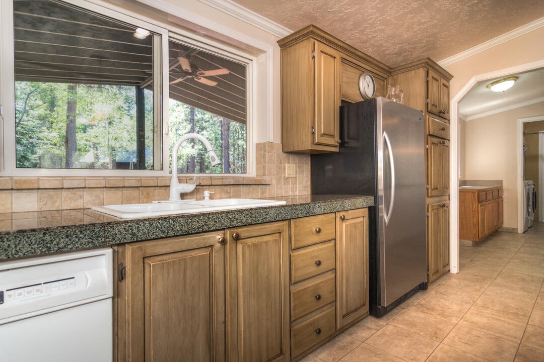 16879 Covina Road Bend, OR 97707 - Photo 17 of 46 15