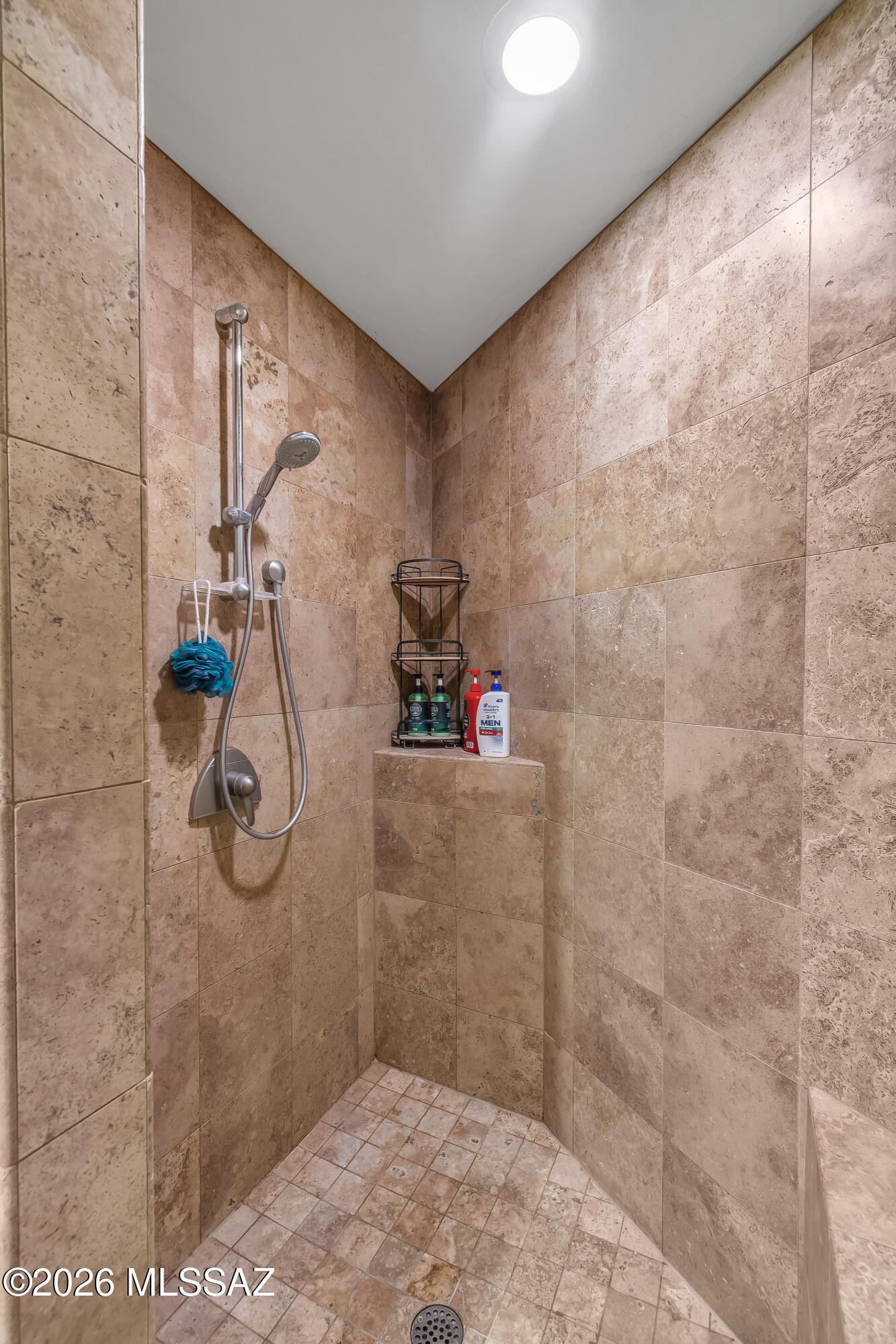 720 East Rudasill Road Tucson, AZ 85718 - Photo 28 of 48 Jack & Jill Bathroom