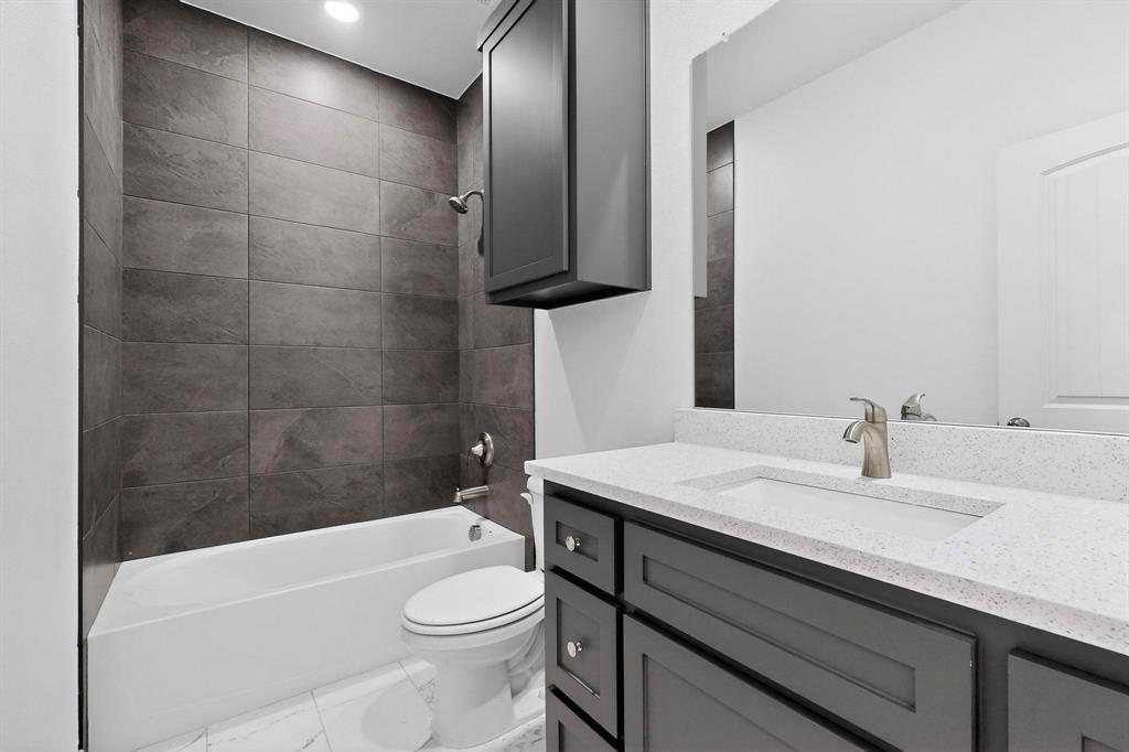4606 Metropolitan Avenue Dallas, TX 75210 - Photo 15 of 21 a bathroom with a sink a toilet and bathtub