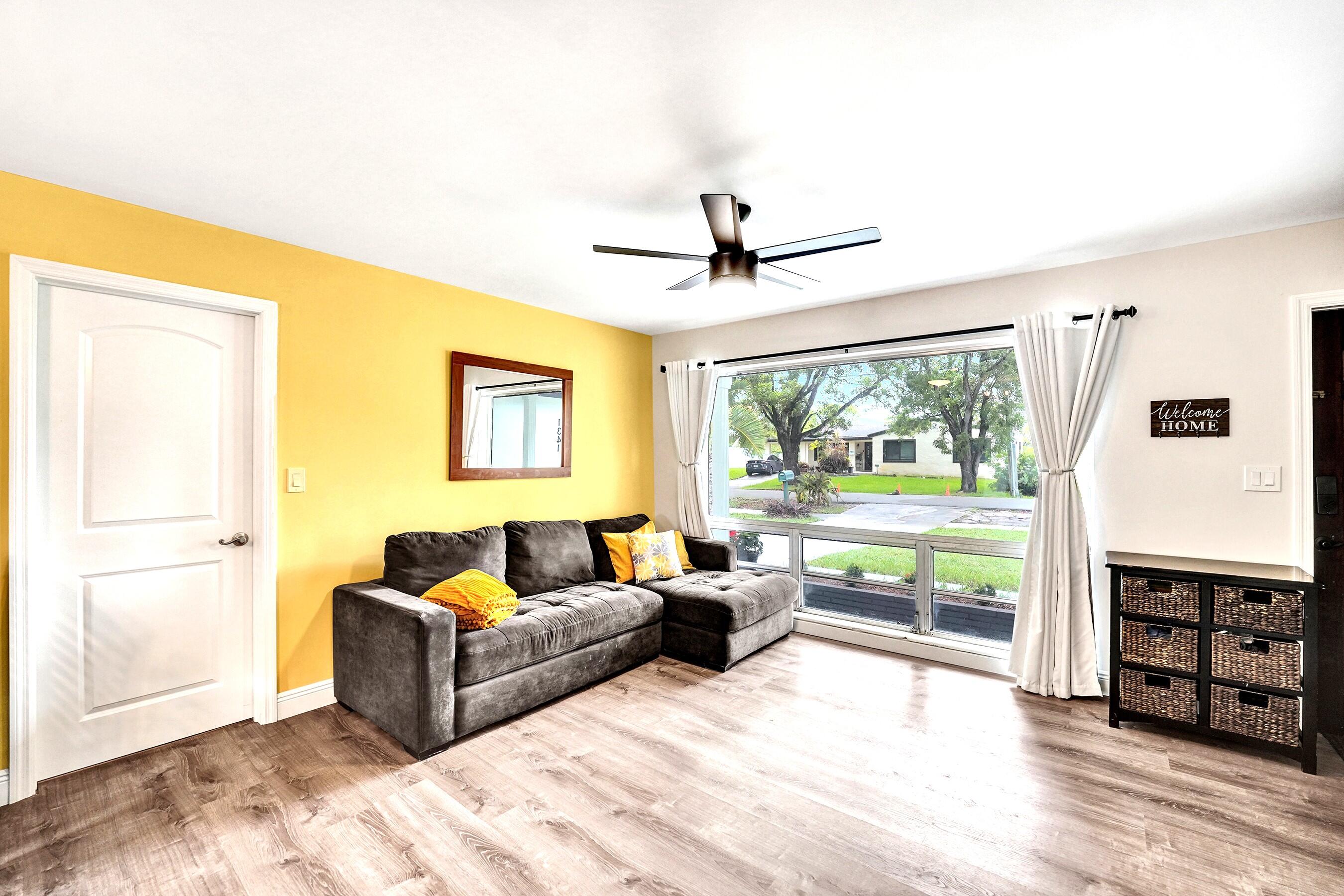 1341 North 30th Road Hollywood, FL 33021 - Photo 9 of 61 DSC08294