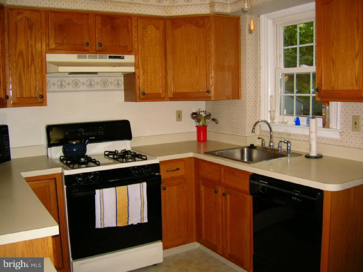 213 School Lane Springfield, PA 19064 - Photo 12 of 18 Kitchen