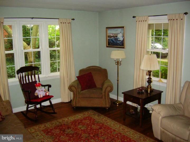 213 School Lane Springfield, PA 19064 - Photo 18 of 18 Living Room