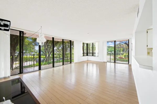 $299,000 | 799 Jeffery Street, Unit 201, Boca Raton, FL 33487