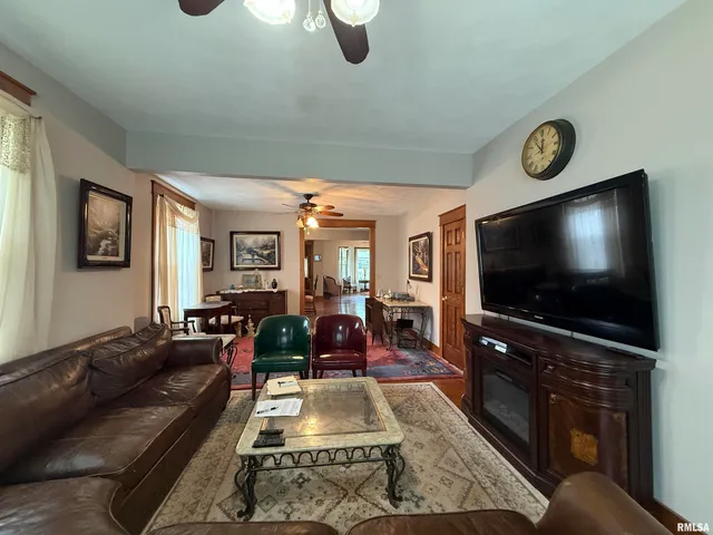 $135,000 | 111 North Broadway Street, Lewistown, IL 61542