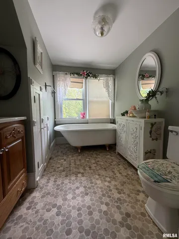 $135,000 | 111 North Broadway Street, Lewistown, IL 61542