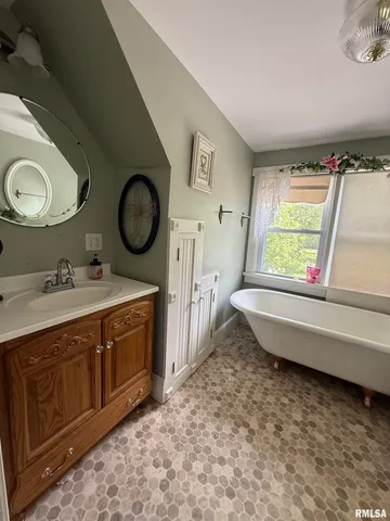 $135,000 | 111 North Broadway Street, Lewistown, IL 61542