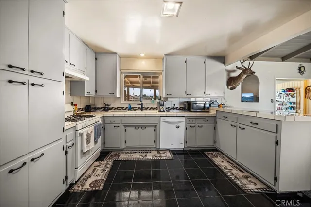 $380,000 | 10872 Peach Avenue, Hesperia, CA 92345