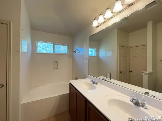 $1,795 | 2149 Hazelwood Drive, New Braunfels, TX 78130