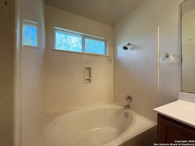 $1,795 | 2149 Hazelwood Drive, New Braunfels, TX 78130