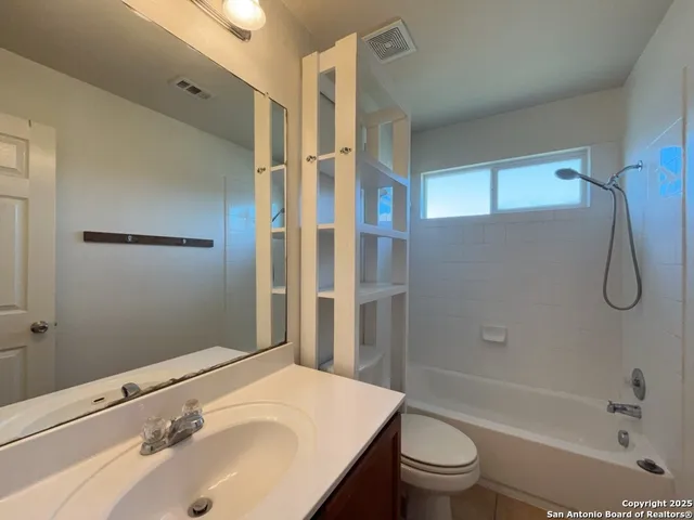 $1,795 | 2149 Hazelwood Drive, New Braunfels, TX 78130