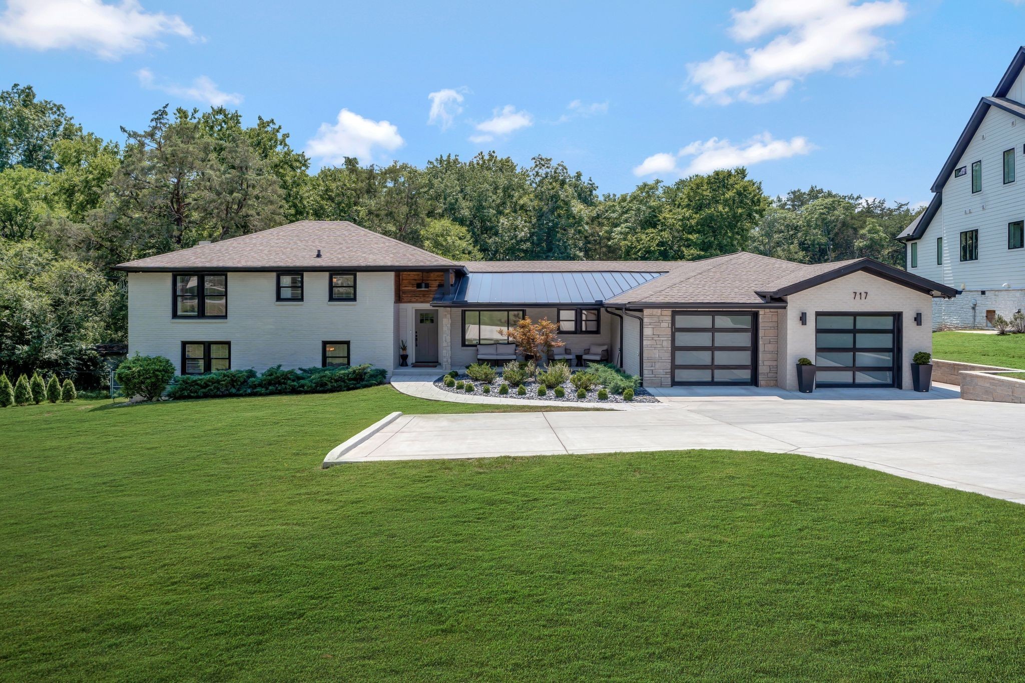 717 Starlit Road Nashville, TN 37205 - Photo 2 of 43