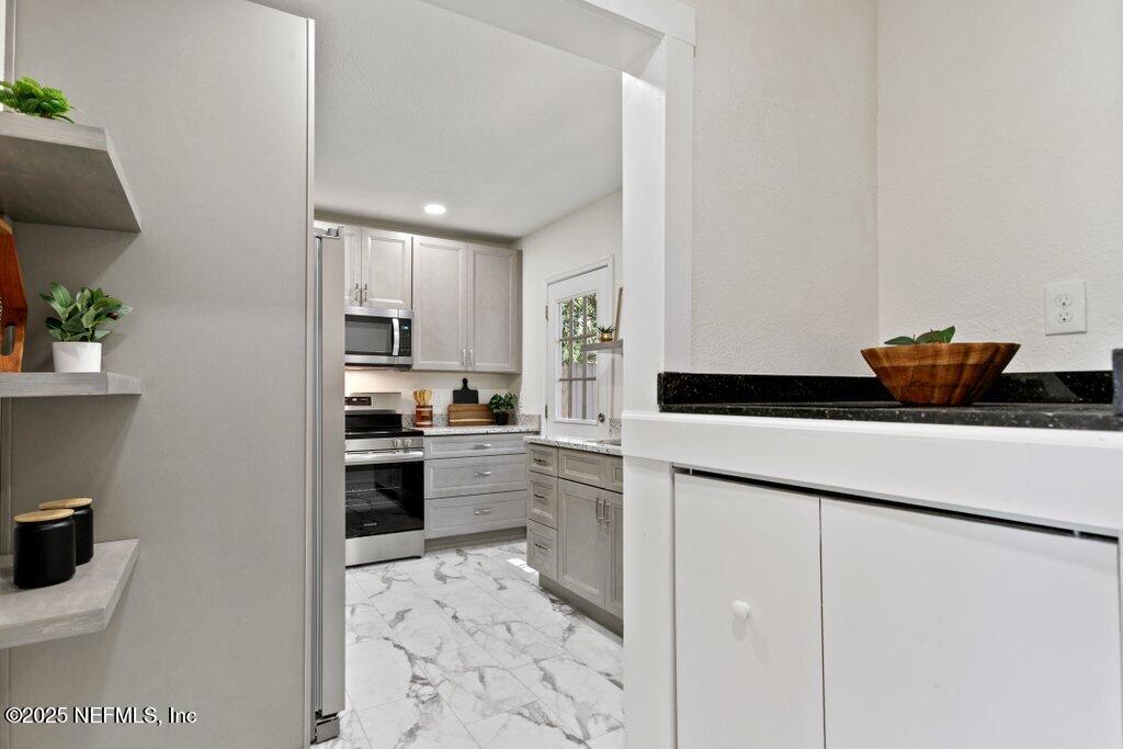 1263 Macarthur Street Jacksonville, FL 32205 - Photo 16 of 37 Kitchen entry view