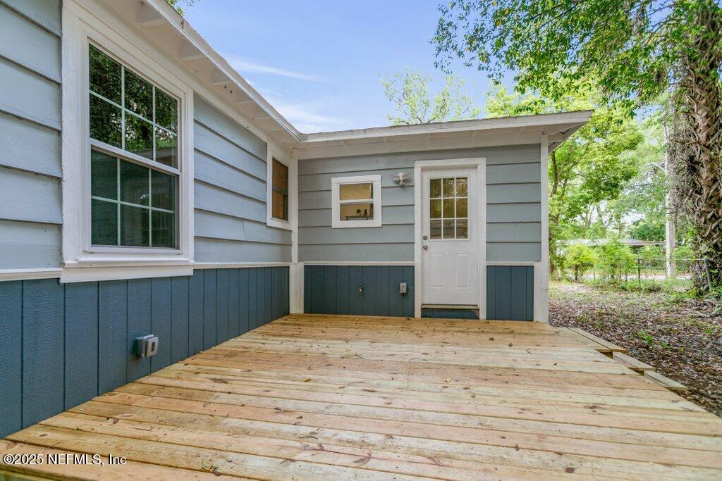1263 Macarthur Street Jacksonville, FL 32205 - Photo 37 of 37 a view of backyard with large windows