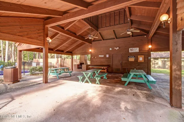 a view of outdoor space