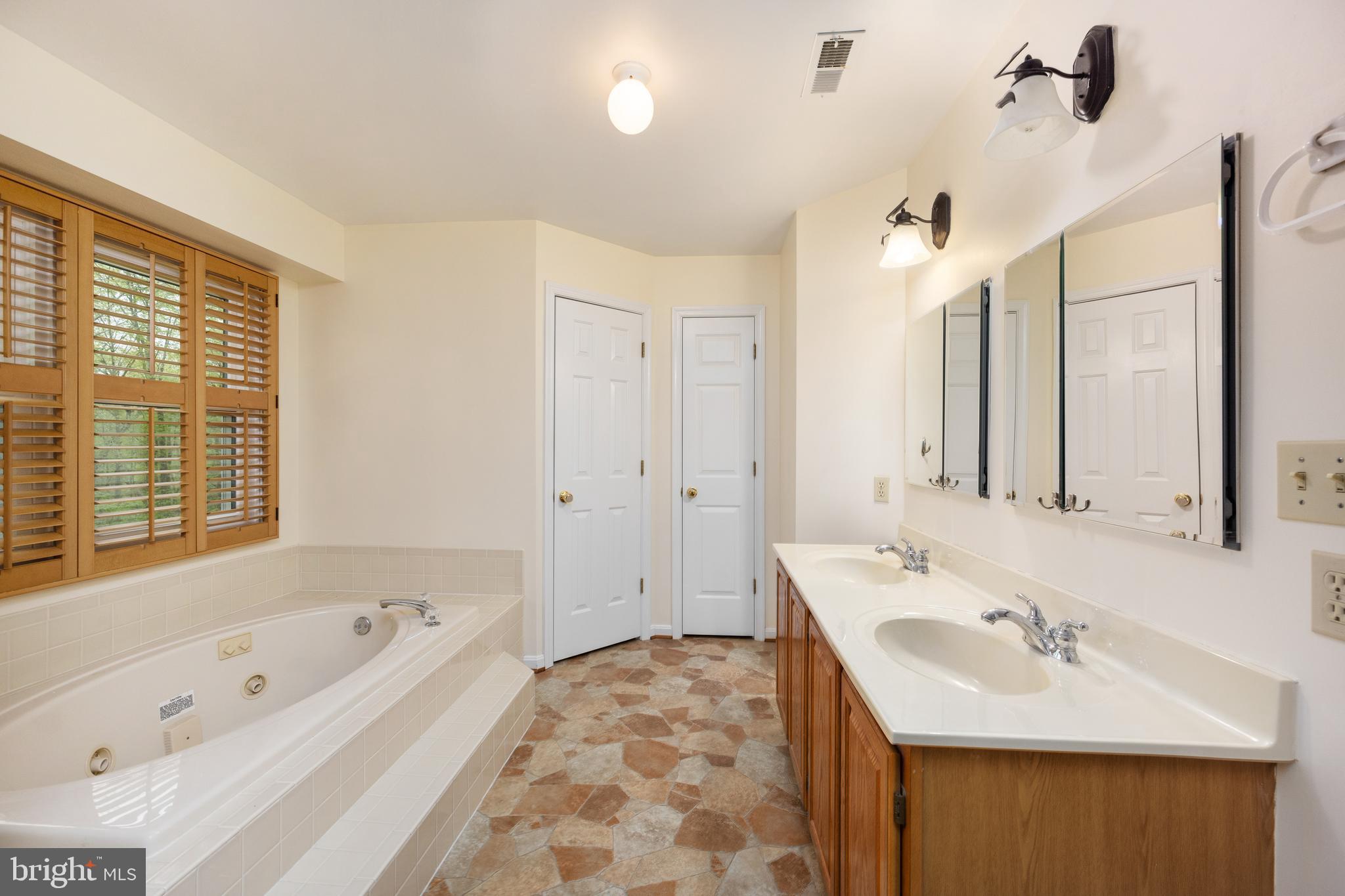 12428 Ripon Court King George, VA 22485 - Photo 27 of 52 Owner's Bath