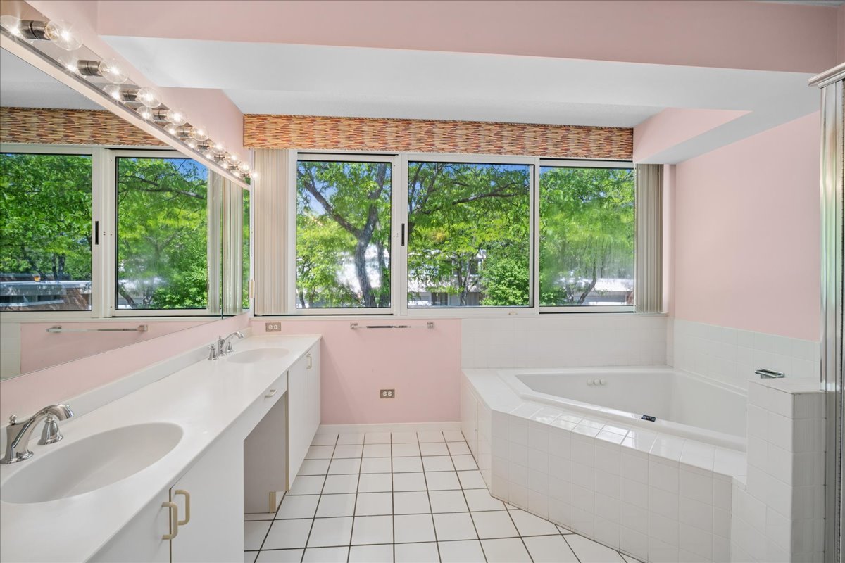 137 Avon Road Northbrook, IL 60062 - Photo 16 of 27