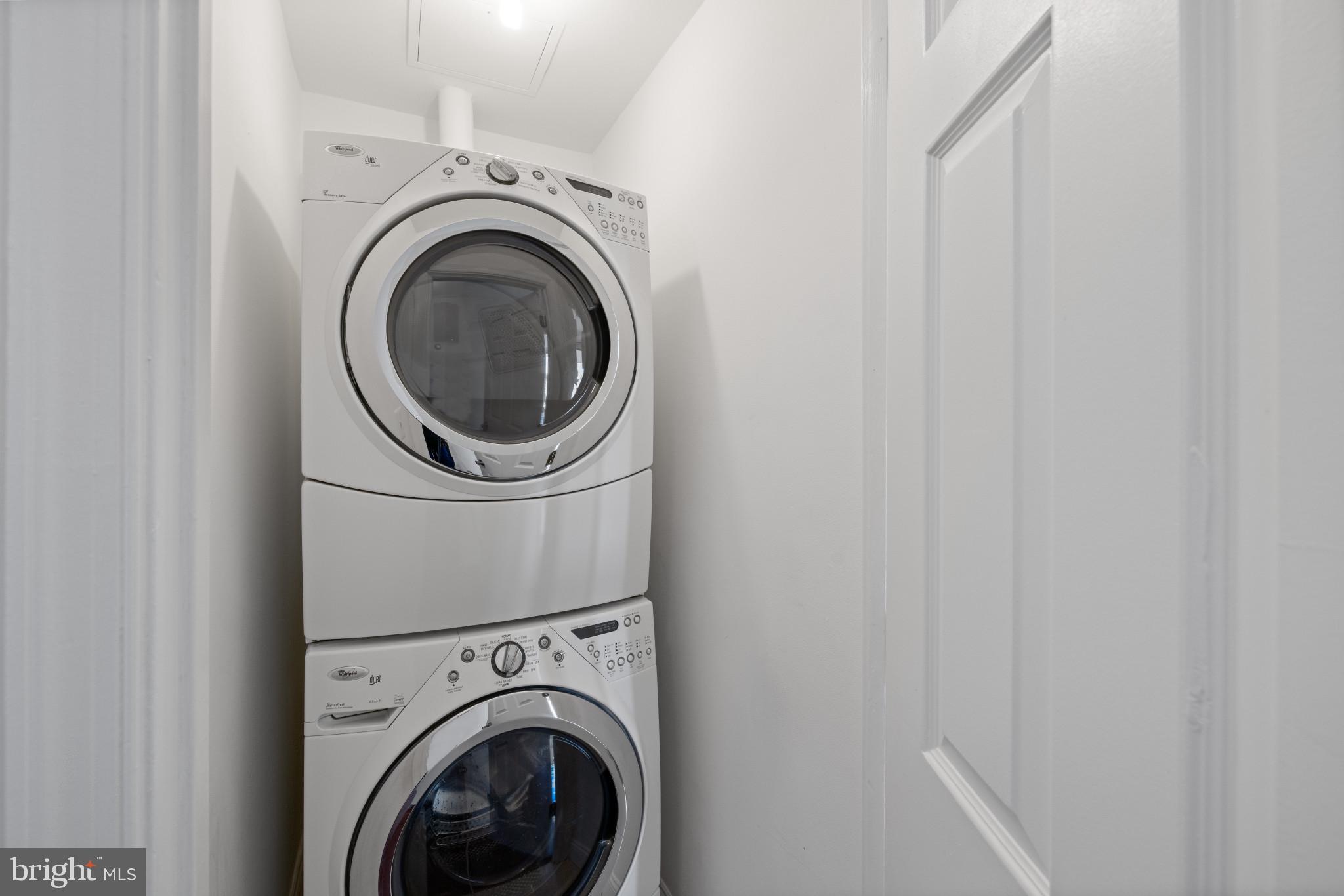 100 Harborview Drive, Unit 910 Baltimore, MD 21230 - Photo 23 of 44 Generously sized washer dryer combo