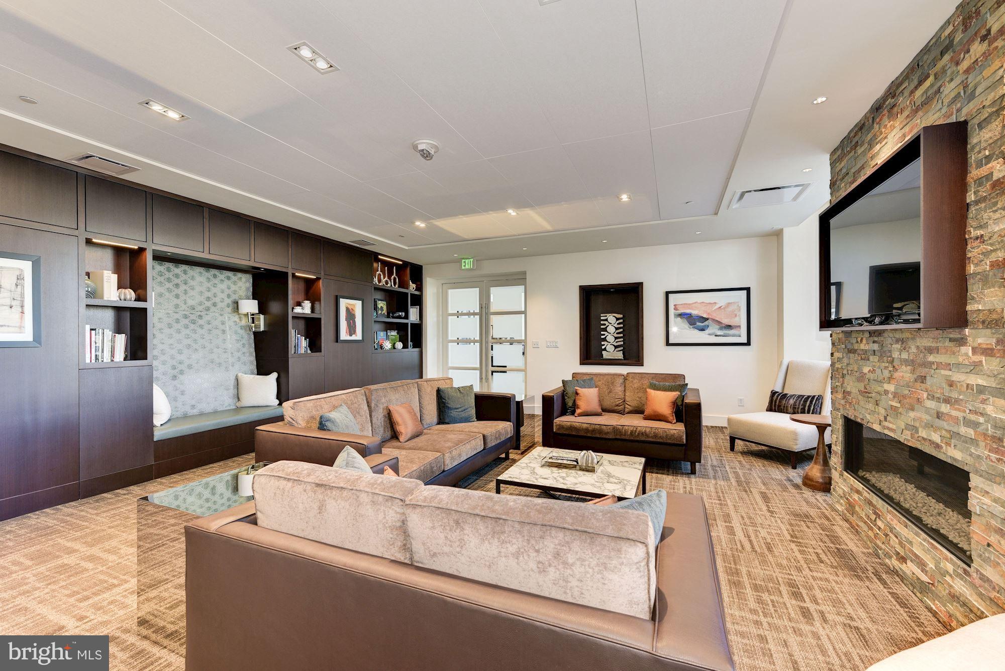 100 Harborview Drive, Unit 910 Baltimore, MD 21230 - Photo 38 of 44 Fireside room with comfortable seating