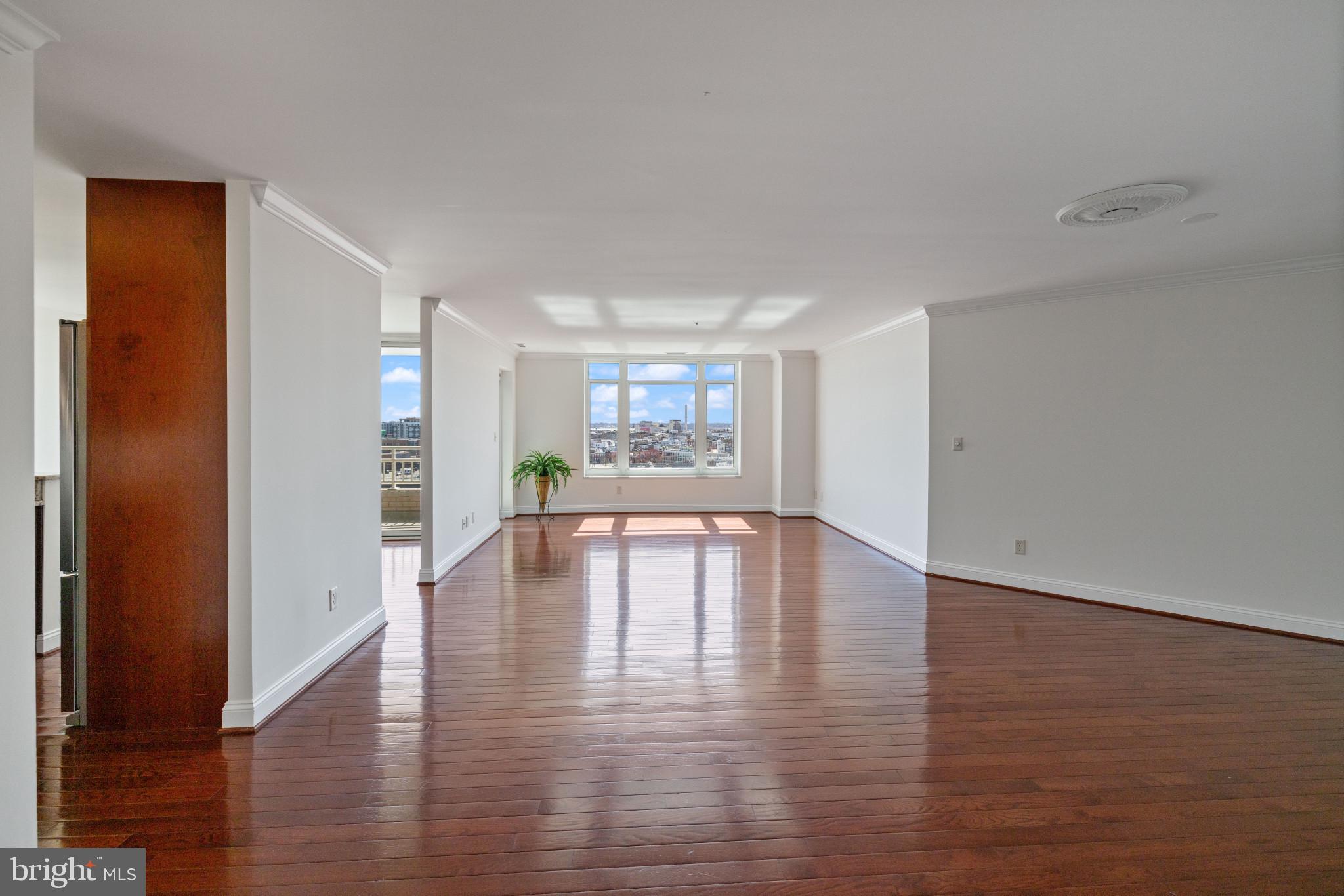 100 Harborview Drive, Unit 910 Baltimore, MD 21230 - Photo 4 of 44 Great Room -
unstaged