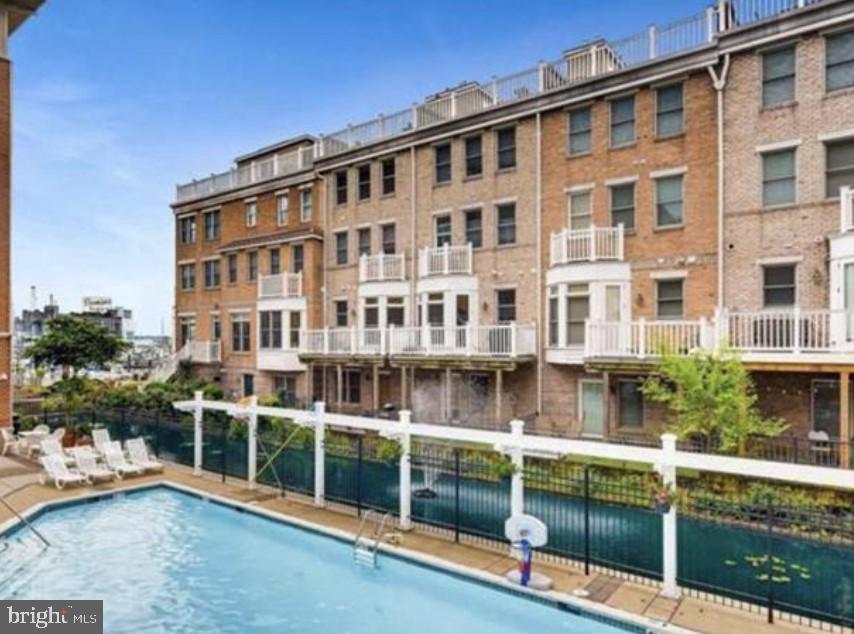 100 Harborview Drive, Unit 910 Baltimore, MD 21230 - Photo 41 of 44 Outdoor pool seating