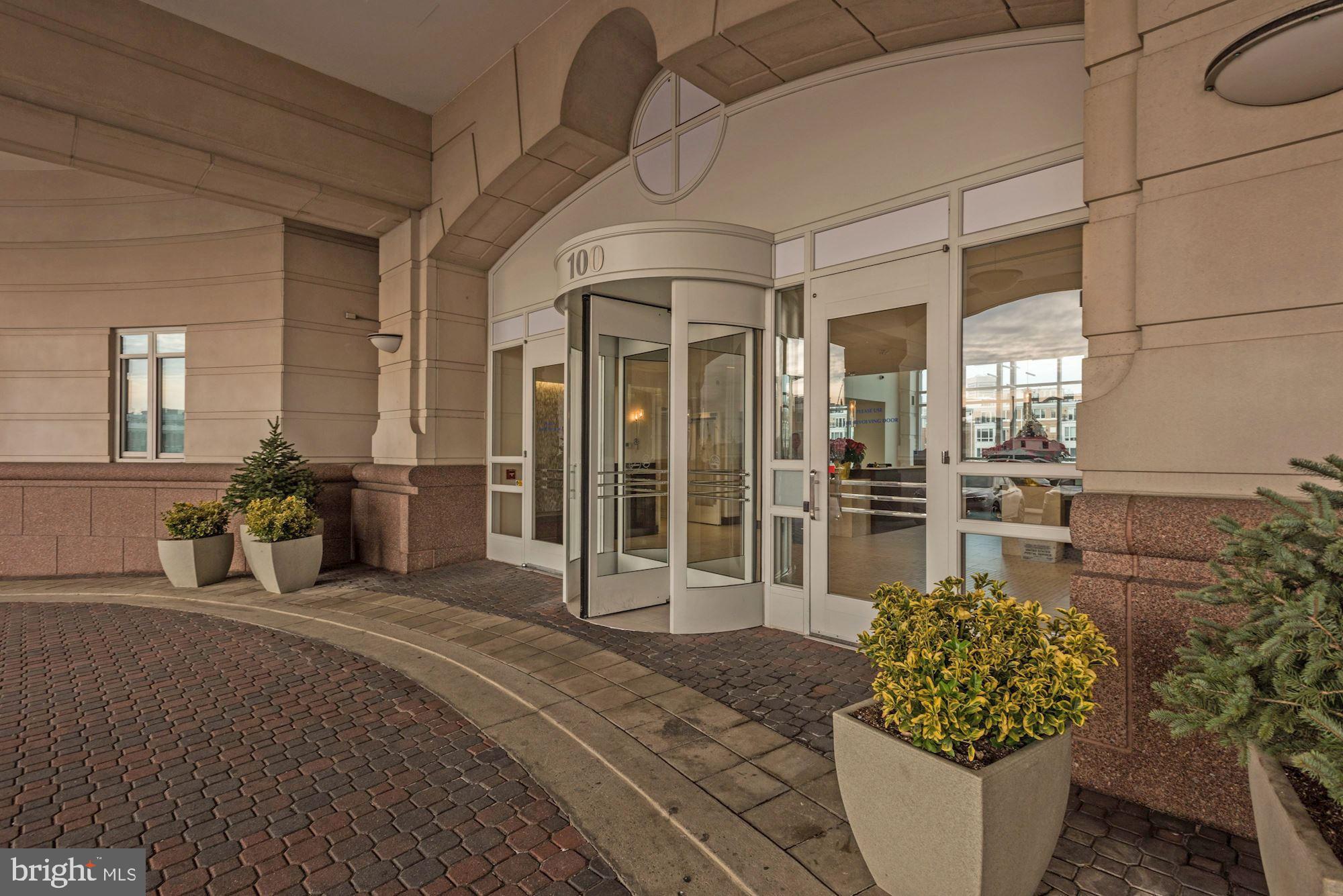 100 Harborview Drive, Unit 910 Baltimore, MD 21230 - Photo 44 of 44 Covered porte cochere greets your guests