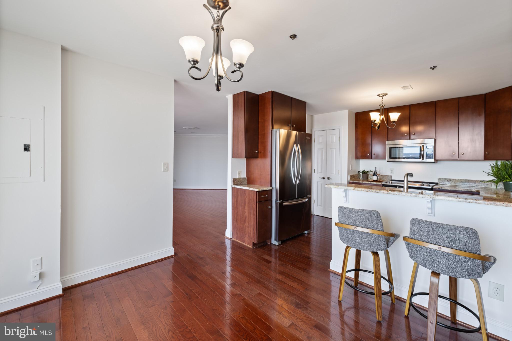 100 Harborview Drive, Unit 910 Baltimore, MD 21230 - Photo 9 of 44 Spacious kitchen - easy access to great room