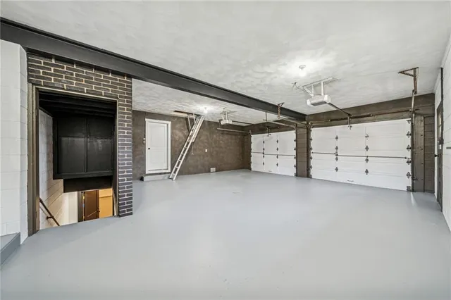 a view of a livingroom with furniture