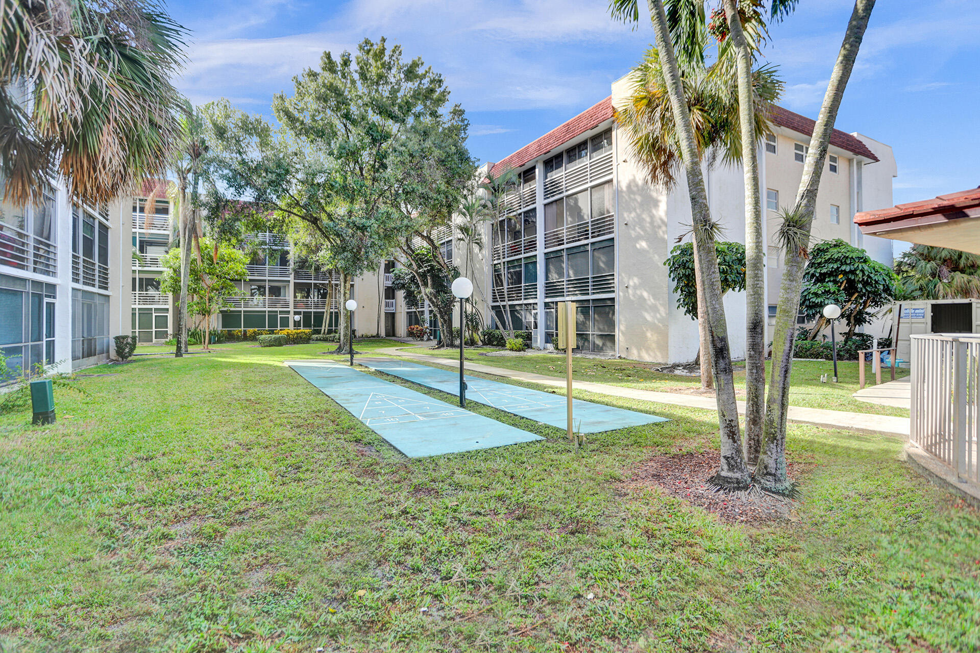 3601 Inverrary Drive, Unit 109 Lauderhill, FL 33319 - Photo 39 of 42 B27I5934