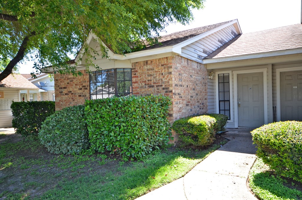 1601 Faro Drive, Unit 201 Austin, TX 78741 - Photo 19 of 24 a front view of a house with garden
