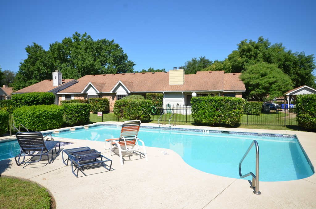 1601 Faro Drive, Unit 201 Austin, TX 78741 - Photo 23 of 24 a view of a swimming pool with chairs in patio
