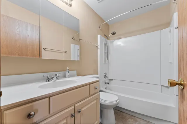 $354,900 | 1501 Belle Haven Drive, Grayslake, IL 60030