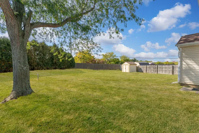 $354,900 | 1501 Belle Haven Drive, Grayslake, IL 60030