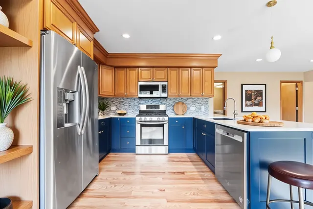 $354,900 | 1501 Belle Haven Drive, Grayslake, IL 60030