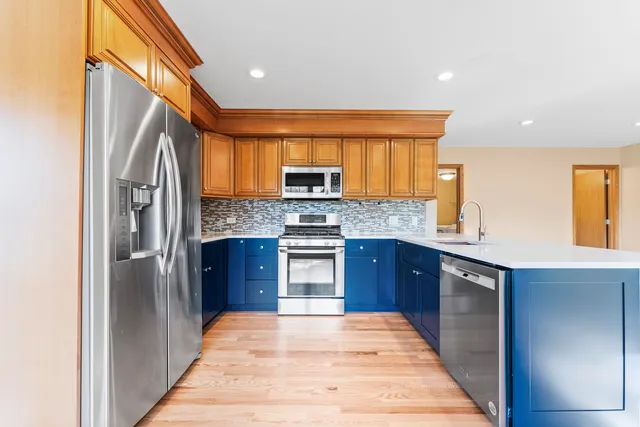 $354,900 | 1501 Belle Haven Drive, Grayslake, IL 60030