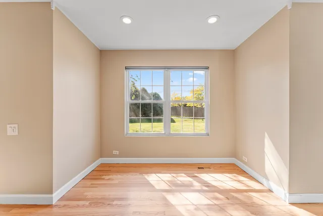 $354,900 | 1501 Belle Haven Drive, Grayslake, IL 60030