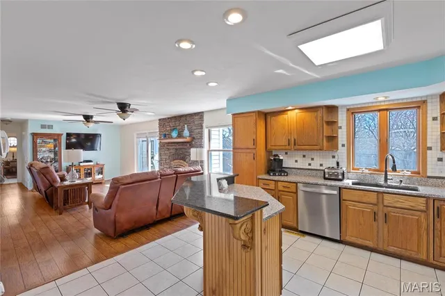 $650,000 | 25346 Pin Oak Road, Truxton, MO 63381