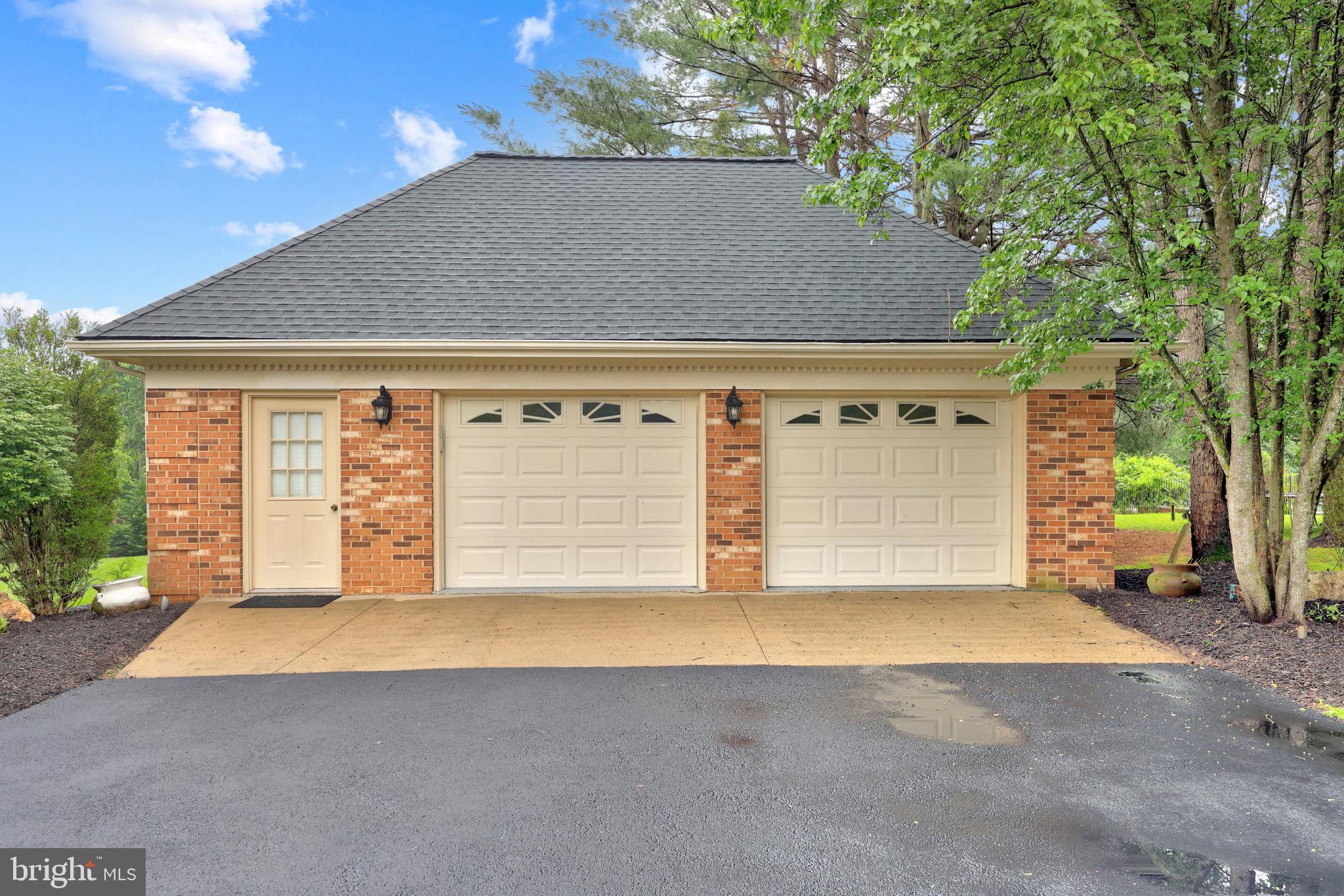 517 Seneca Road Great Falls, VA 22066 - Photo 4 of 48