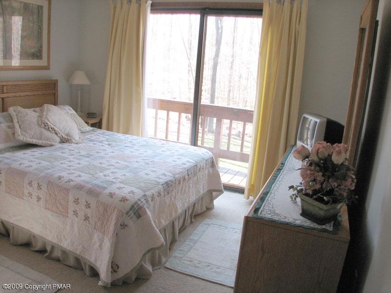 13 Cumberland Road Pocono Pines, PA 18350 - Photo 11 of 16 2nd Bedroom