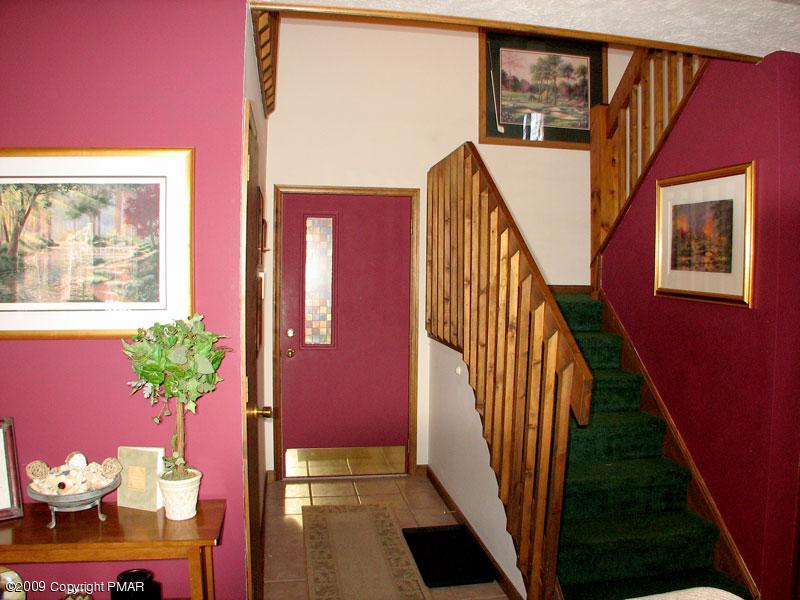13 Cumberland Road Pocono Pines, PA 18350 - Photo 2 of 16 Foyer