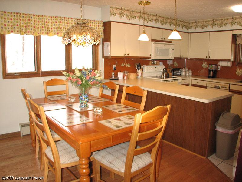 13 Cumberland Road Pocono Pines, PA 18350 - Photo 6 of 16 Dining Area