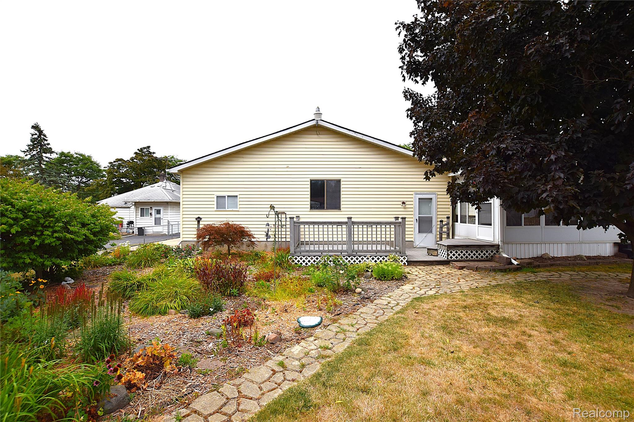 2073 Dutcher Road Flint, MI 48532 - Photo 2 of 18 Deck.JPG