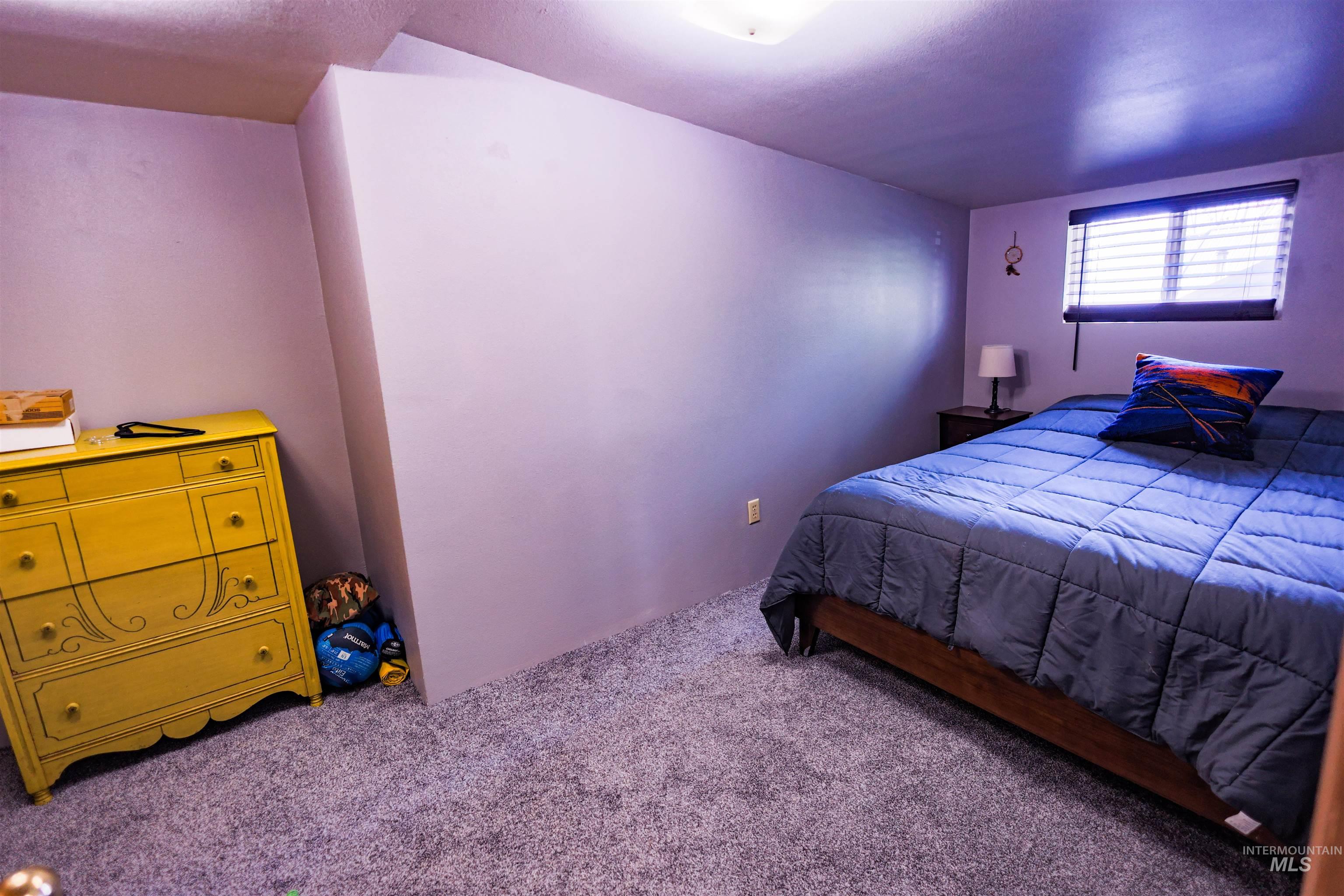515 8th Street Kamiah, ID 83536 - Photo 19 of 31 Carpeted room with a built-in window and overhead lighting