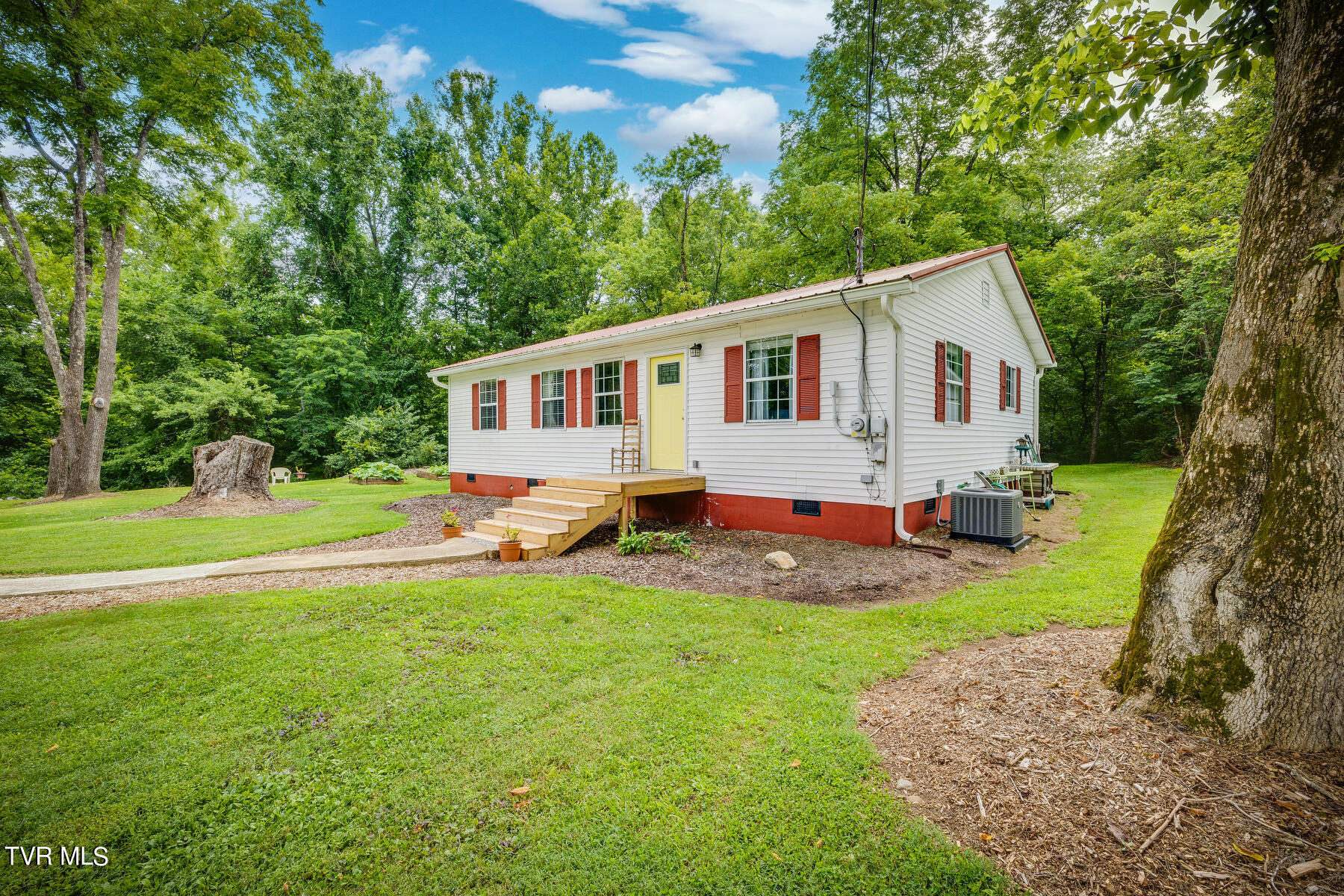 175 Witcher Lane Erwin, TN 37650 - Photo 5 of 41 Home Exterior