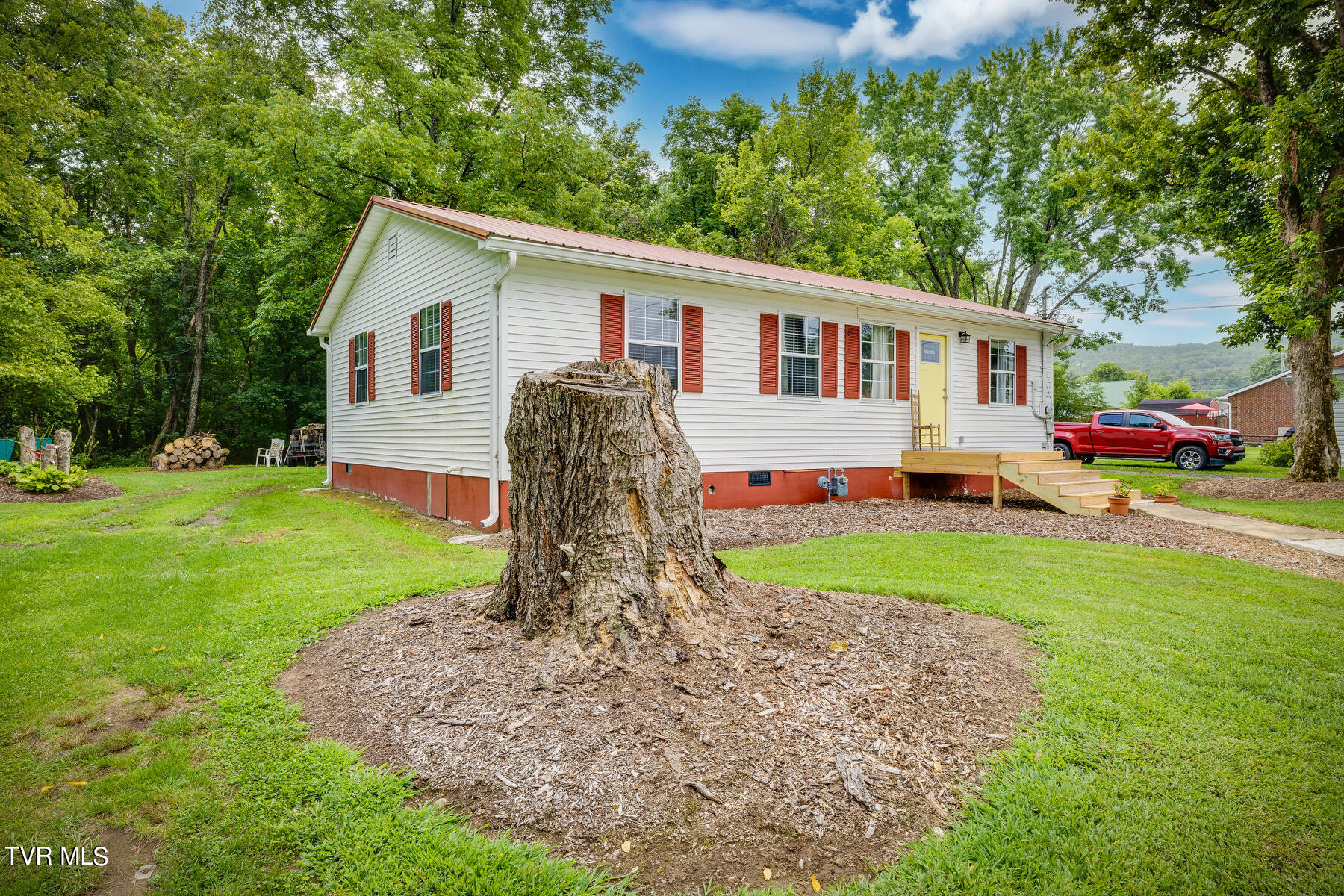 175 Witcher Lane Erwin, TN 37650 - Photo 6 of 41 Home Exterior