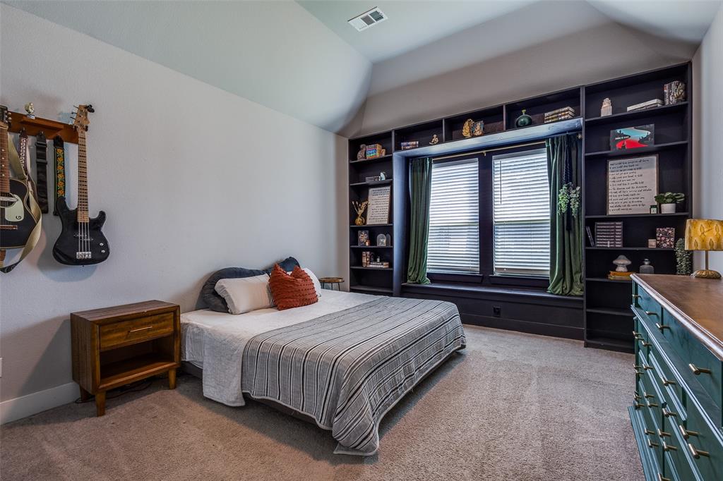 1821 Eagle Landing Van Alstyne, TX 75495 - Photo 20 of 37 Primary bedroom - 1st floor