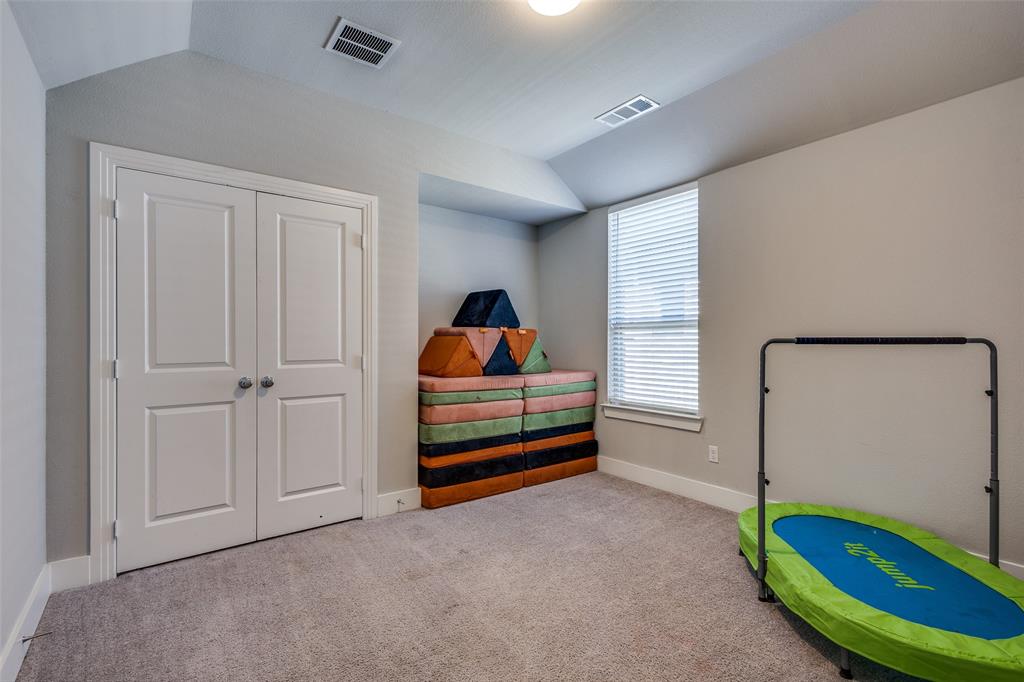 1821 Eagle Landing Van Alstyne, TX 75495 - Photo 25 of 37 Secondary bedroom - 1st floor