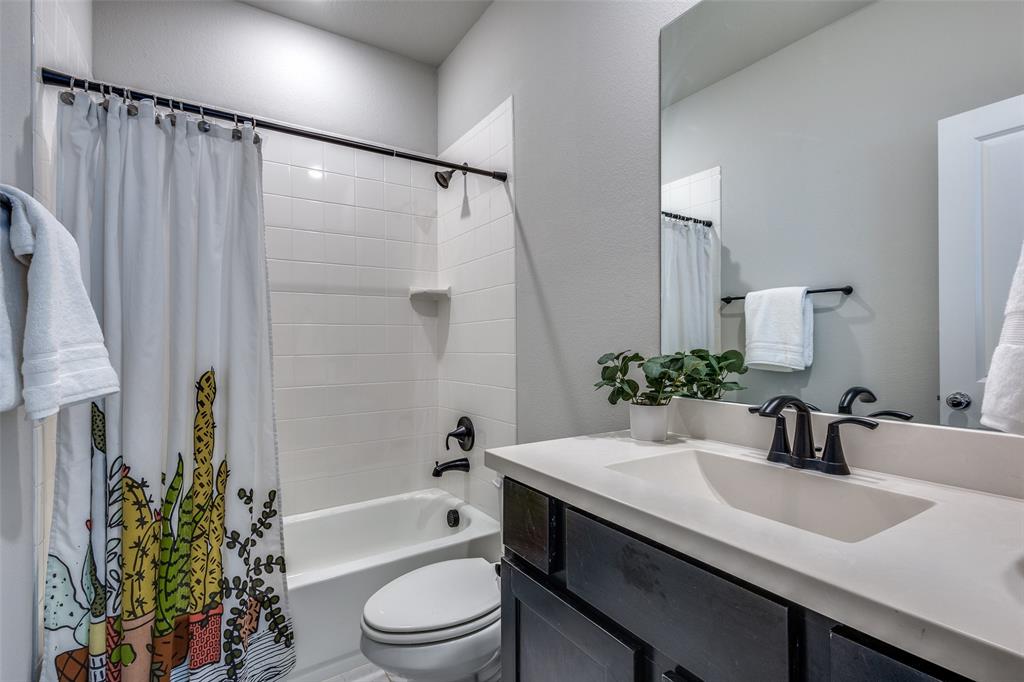 1821 Eagle Landing Van Alstyne, TX 75495 - Photo 26 of 37 Full bathroom - 1st floor