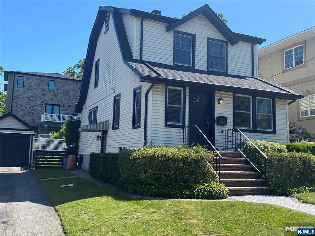 971 Virgil Avenue Ridgefield, NJ 07657 - Photo 1 of 25