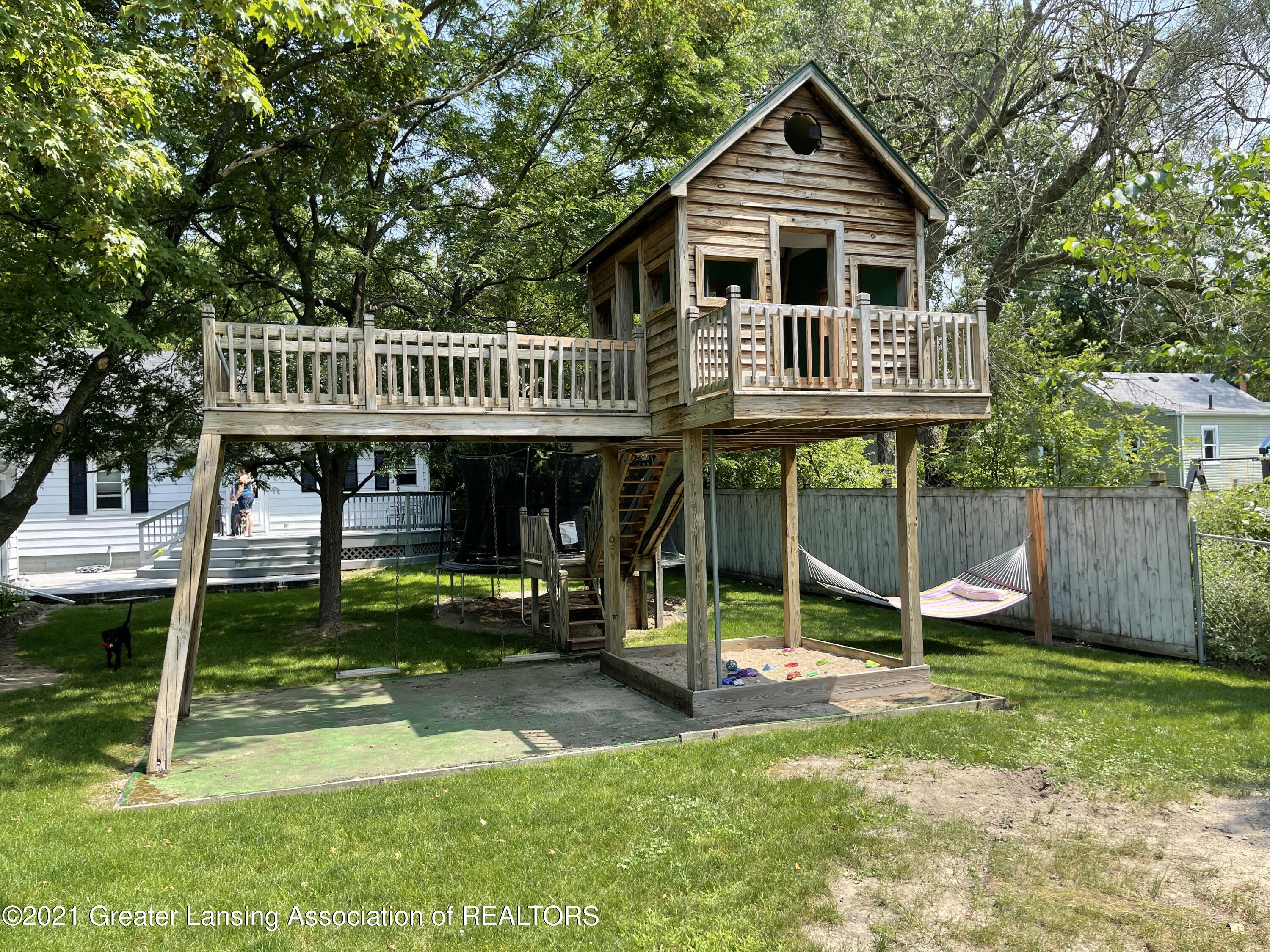 911 Clark Road Lansing, MI 48917 - Photo 18 of 18 PllayEquip