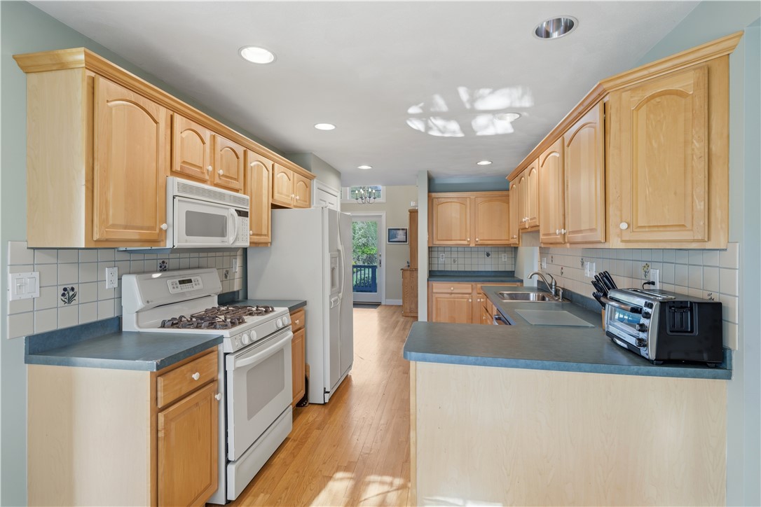 22 Channel View, Unit 2 Warwick, RI 02889 - Photo 6 of 49